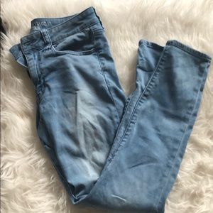 American Eagle Ankle begging jean